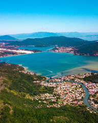 Paisagem Ilha Tropical Lagoa Conceição Florianópolis Floripa Santa Catarina Lago Mar Oceano Atlântico Natureza Verde Céu Sol Verão Veraneio Férias Viagem Viajar Cidade Sul Brasil Mata Atlântica Barcos