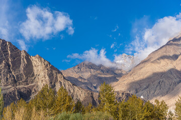 scenery of majestic mountains and cloudy sky at ladkah, India