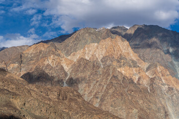 Fototapeta na wymiar gorgeous mountains at ladakh, India 