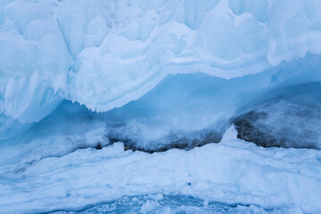 Fototapeta premium Icicles on Lake Baikal