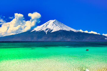 美しいサンゴ礁の海と富士山・合成写真 © san724