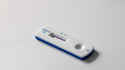 Fototapeta premium Negative covid 19 test and white background 