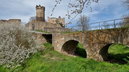 Fototapeta na wymiar Brücke zur Burg