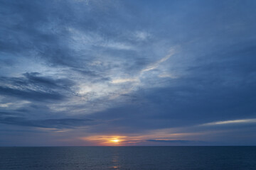 フェリー上から見た太平洋の朝日
