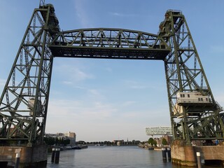 Fototapeta na wymiar Puente Rotterdam