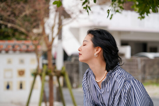 女性の横顔 Images – Browse 383 Stock Photos, Vectors, and Video
