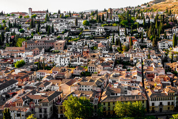 Bairro histórico de Albaicin na cidade de Granada visto desde a Alhambra