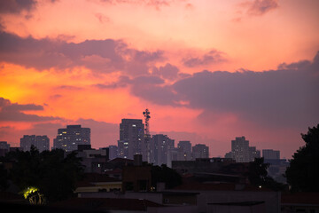 Obraz na płótnie Canvas Beautiful sunset in the east zone of São Paulo, Tatuapé neighborhood