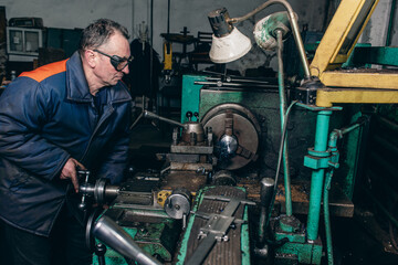 Metal processing technology on a vintage metal cutting machine