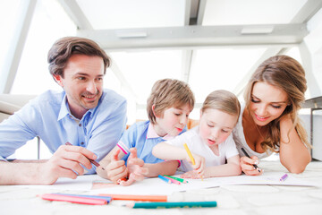 Fototapeta premium family drawing pictures
