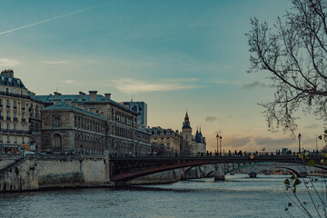 Fototapeta premium Paris by the Seine