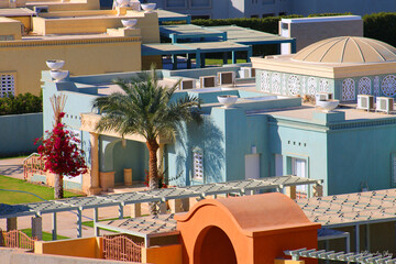 Villen im nubischen Baustil an der neuen Marina in  El Gouna in Ägypten