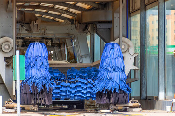 Automatic wash blue brush in action, empty.