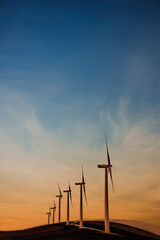 Paisaje de molinos de viento. Generacion de energía limipia.  © MiguelAngel Martín 
