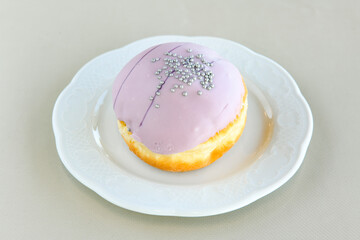 Close-up of homemade mug cakes with protein topping. Tek kisilik, adet yas pasta. Dogum gunu pastasi