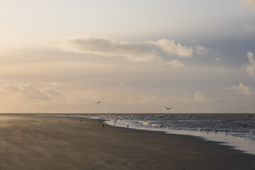 Fototapeta na wymiar Sonnenuntergang am Strand auf Langeoog