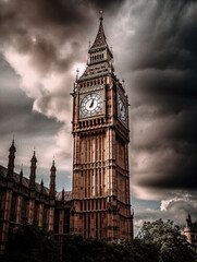 Fototapeta na wymiar Dramatic Atmosphere Around the Iconic Big Ben Clock Tower in London - generative AI