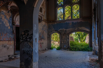 Obraz premium Desolate Remnants Abandoned Serbian Manor Forgotten Relics: Deserted Serbian Mansion Abandoned Echoes: Serbian Estate in Ruins