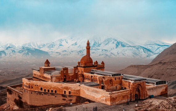 Ishak Pasha Palace Panoramic photo (Turkish: İshak Paşa Sarayı) is a semi-ruined palace and administrative complex located in the Doğubeyazıt district of Ağrı province of eastern Turkey.