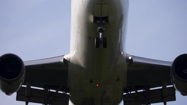旅客機　着陸　スーパースローモーション 