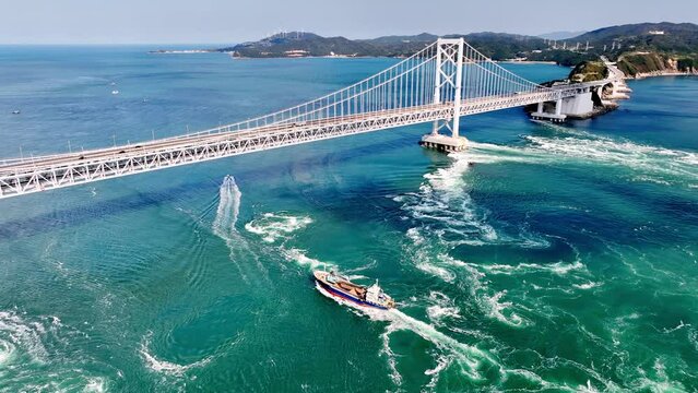 鳴門大橋の渦潮をドローンで空撮
