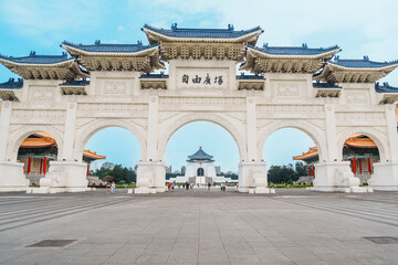 Obraz premium National Chiang Kai shek Memorial or Hall Freedom Square, Taipei City. landmark and popular attractions.