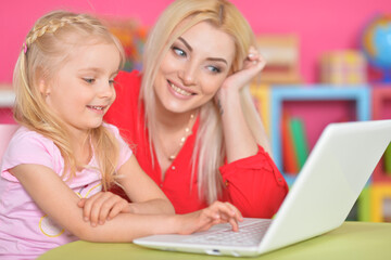 Fototapeta na wymiar mother and daughter using laptop
