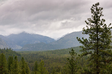 Obraz premium The Sawtooth Mountains, Mountain range in Idaho