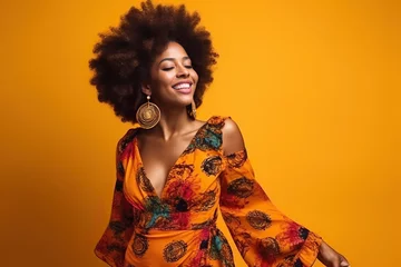 Poster A woman with an afro is smiling and wearing a yellow dress © Nedrofly