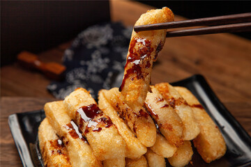 glutinous rice cake(ciba or cipa),made by steaming and smashing glutinous rice(glutinous rice, sesame, soybean flour, peanuts, brown sugar). It's a popular street food in southern China