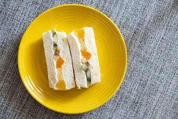 手作りのフルーツサンド