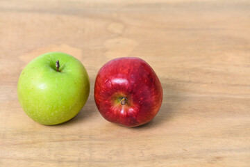 Green apples and red apples are nutritious,select focus.