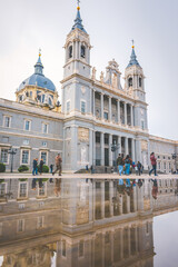 Fototapeta premium Cathedral of La Almundena the reflection of the water