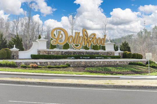 Dollywood sign near the entrance to the theme park in Pigeon Forge, TN.