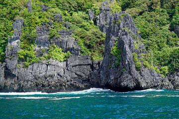 massive limestone rocks at the el nido archipelago