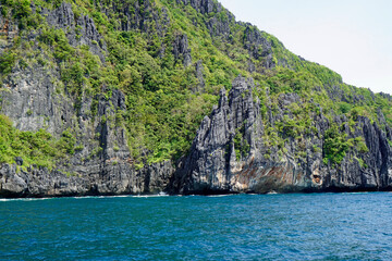 massive limestone rocks at the el nido archipelago