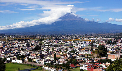 Popocatepetl volcano near Puebla, Mexico - obrazy, fototapety, plakaty