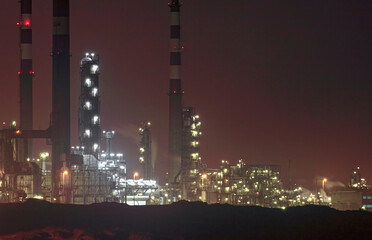 Fototapeta na wymiar Refinery by night