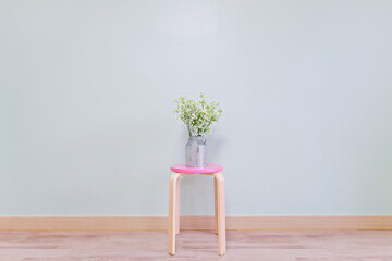 A gypsophila was placed on a chair in one corner of the neatly organized room to create a moody room
