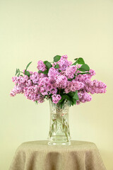 Obraz premium Violet lilacs in vase