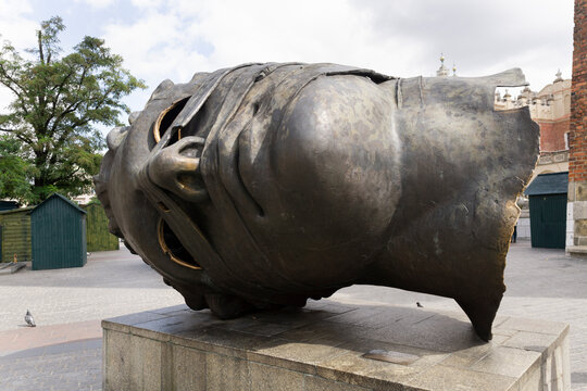 giant head sculpture knowed as eros bendato at krakow square