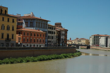 Fototapeta na wymiar Immagine del lungarno di Pisa