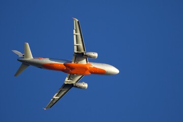Flugzeug beim Überflug