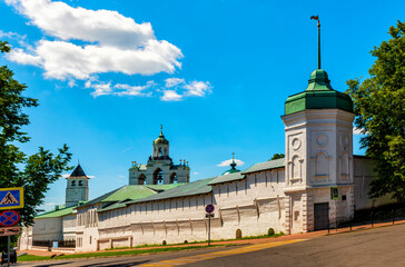 The outer southeastern wall of the Yaroslavl Kremlin from the Kotorosl embankment