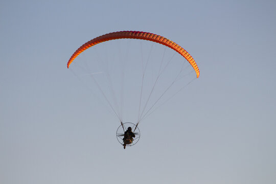 Powerede parachut over the sea