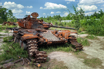 Fototapeta na wymiar 07 August 2022, Ukraine, 15 km near Kyiv to the northwest. A group of destroyed Russian tanks near the Ukrainian capital Kyiv after the Russian invasion in February 2022. 