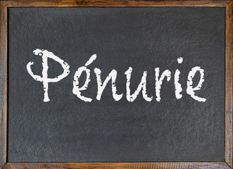 Pénurie. Ecriture à la craie sur tableau noir.