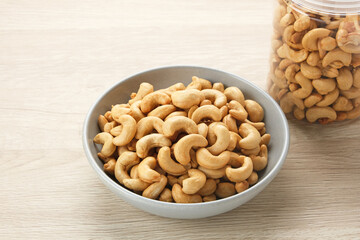 Roasted Cashew Nuts (Kacang Mete) in a bowl
