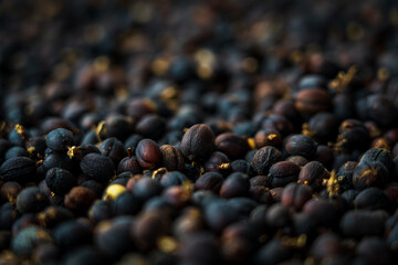 Obraz premium coffee beans (Phu Chi Dao Chiang Rai Province) bokeh background