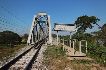タイ国鉄　バーンダーラー鉄橋と歩道